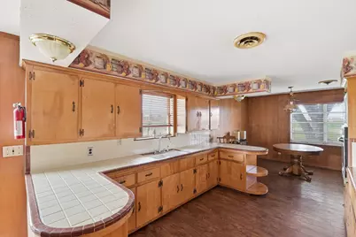 1839 W Henderson Rd, Angleton, TX 77515 - Photo 12