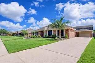 410 Scarlet Sage Dr, League City, TX 77573 - Photo 4