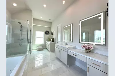 11057 Chatterton Drive, Houston, TX 77043 - Photo 8