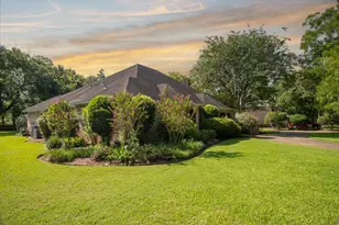 114 Rosewood St, Lake Jackson, TX 77566 - Photo 4