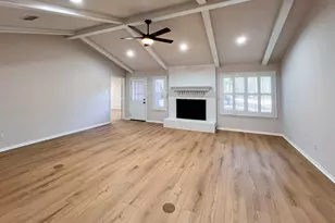 10 Oak Creek Dr, Huntsville, TX 77340 - Photo 2