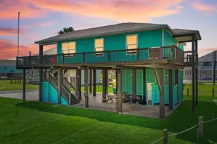 931 S Gateway, Crystal Beach, TX 77650 - Photo 2