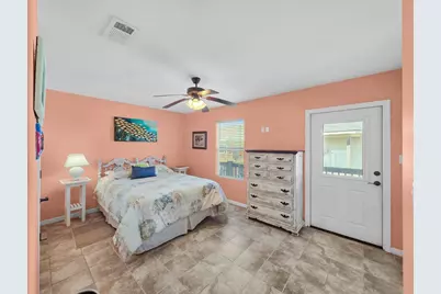 931 S Gateway, Crystal Beach, TX 77650 - Photo 34