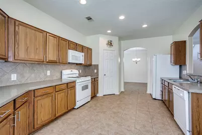 9907 Valance Way, Conroe, TX 77385 - Photo 12