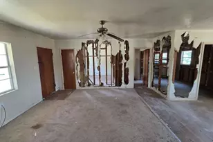 110 W Southland Ave, Electra, TX 76360 - Photo 6