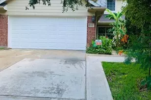 5042 Canyon Blanco Dr, Houston, TX 77045 - Photo 2