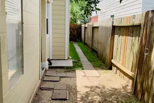 5042 Canyon Blanco Dr, Houston, TX 77045 - Photo 8