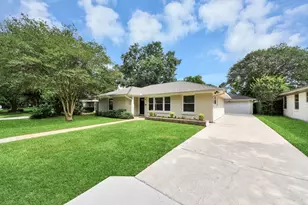 3419 Norris Dr, Houston, TX 77025 - Photo 2