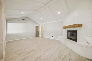 2127 Blue Willow Dr, Houston, TX 77042 - Photo 10