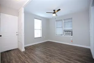 5917 1/2 Sherman St, Houston, TX 77011 - Photo 4