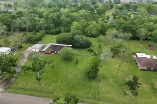 308 County Rd 893B, Angleton, TX 77515 - Photo 2