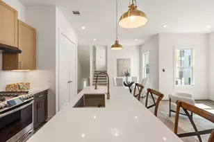1142 W 16th St, Houston, TX 77008 - Photo 6