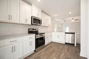 412 Bryan Wy, Angleton, TX 77515 - Photo 2