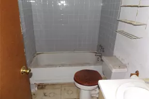 437 8th St, Dickinson, TX 77539 - Photo 4