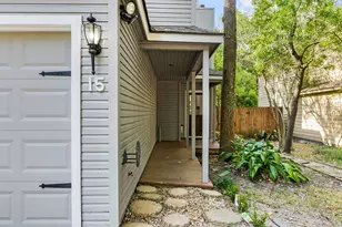 15 Breezy Point Pl, The Woodlands, TX 77381 - Photo 2