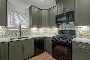 900 Lucky St, Houston, TX 77088 - Photo 8