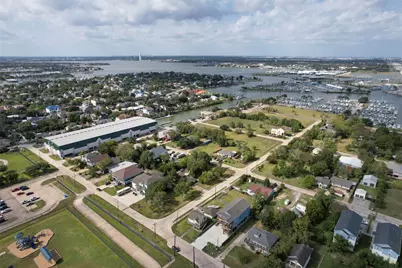 175 W 6th Street #D, Kemah, TX 77565 - Photo 32