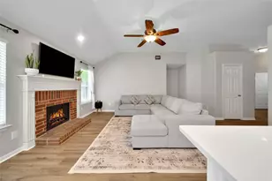15 Wintergrass Pl, The Woodlands, TX 77382 - Photo 4