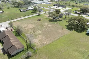 820 W Fairwinds St, Hallettsville, TX 77964 - Photo 28