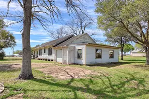820 W Fairwinds St, Hallettsville, TX 77964 - Photo 22
