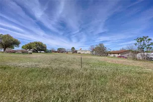 820 W Fairwinds St, Hallettsville, TX 77964 - Photo 30