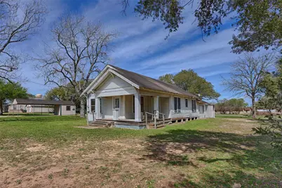 820 W Fairwinds Street, Hallettsville, TX 77964 - Photo 1