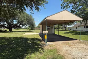 820 W Fairwinds St, Hallettsville, TX 77964 - Photo 36