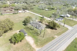 820 W Fairwinds St, Hallettsville, TX 77964 - Photo 24