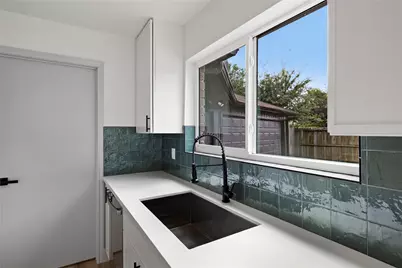 10907 Braes Forest Drive, Houston, TX 77071 - Photo 14