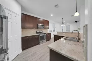 1009 Bay Area Blvd, League City, TX 77573 - Photo 4