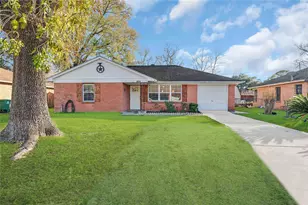6014 Belarbor St, Houston, TX 77033 - Photo 8