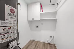 6014 Belarbor St, Houston, TX 77033 - Photo 10