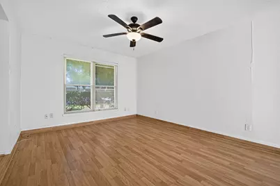 17104 Blackhawk Boulevard, Friendswood, TX 77546 - Photo 8