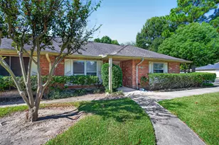 17104 Blackhawk Blvd, Friendswood, TX 77546 - Photo 1