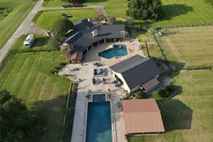 1226 County Rd 45, Angleton, TX 77515 - Photo 2