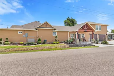 9203 Avenue G, Liverpool, TX 77577 - Photo 2