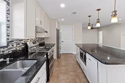 9203 Avenue G, Liverpool, TX 77577 - Photo 10