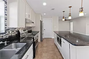 9203 Avenue G, Liverpool, TX 77577 - Photo 10