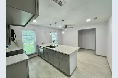 710 Voyager Drive, Houston, TX 77062 - Photo 4