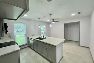 710 Voyager Dr, Houston, TX 77062 - Photo 4