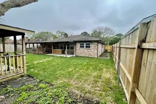710 Voyager Dr, Houston, TX 77062 - Photo 32