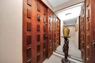5050 Woodway Dr, Houston, TX 77056 - Photo 2
