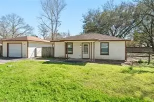 2611 Center St, Waller, TX 77484 - Photo 1