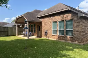 207 Timber Grv Ct, Clute, TX 77531 - Photo 2