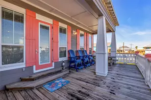 911 Tidelands Dr, Crystal Beach, TX 77650 - Photo 8