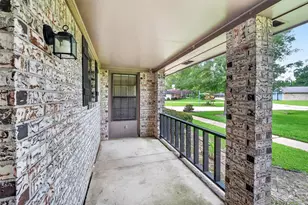 210 Woodhaven St, Highlands, TX 77562 - Photo 4
