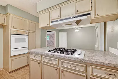 210 Woodhaven Street, Highlands, TX 77562 - Photo 16
