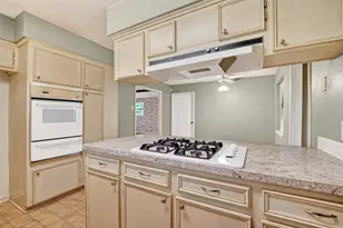210 Woodhaven St, Highlands, TX 77562 - Photo 16