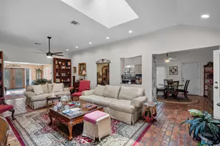 7510 W Briar Rose Dr, Houston, TX 77063 - Photo 14