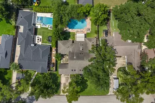 7510 W Briar Rose Dr, Houston, TX 77063 - Photo 38